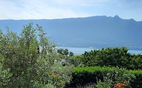 Le Lac